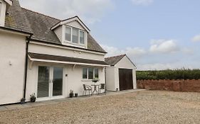 Bryn Eglwys Bach
